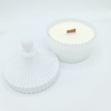 Load image into Gallery viewer, Large Vintage Boutique Crackling Wick Candle, White, 450g - VR Home by Yinka
