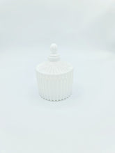 Load image into Gallery viewer, Mini Vintage Boutique Crackling Wick Candle, White, 200g - VR Home by Yinka
