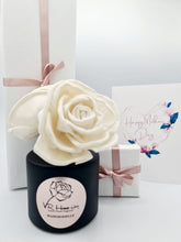 Load image into Gallery viewer, Mother&#39;s Day Flower Reed Diffuser Gift Set - Black - VR Home by Yinka
